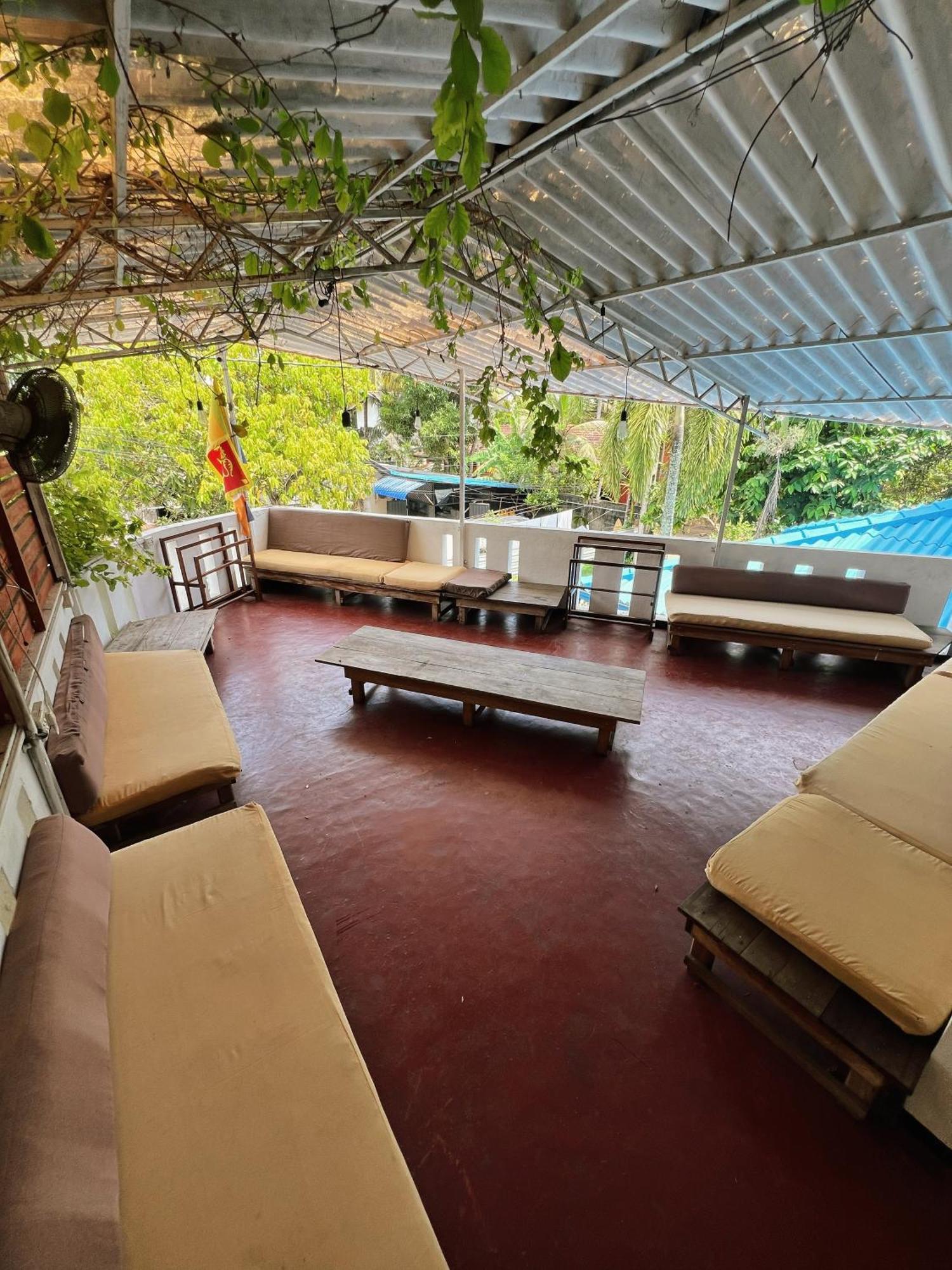 Hari Hari Hostel Weligama Bagian luar foto