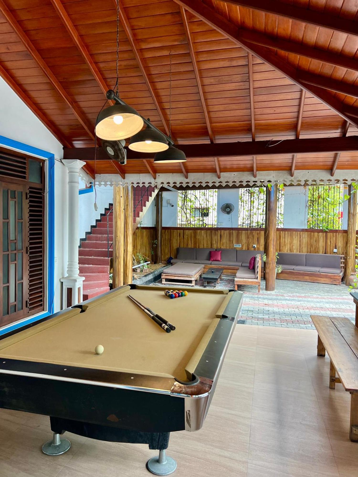 Hari Hari Hostel Weligama Bagian luar foto