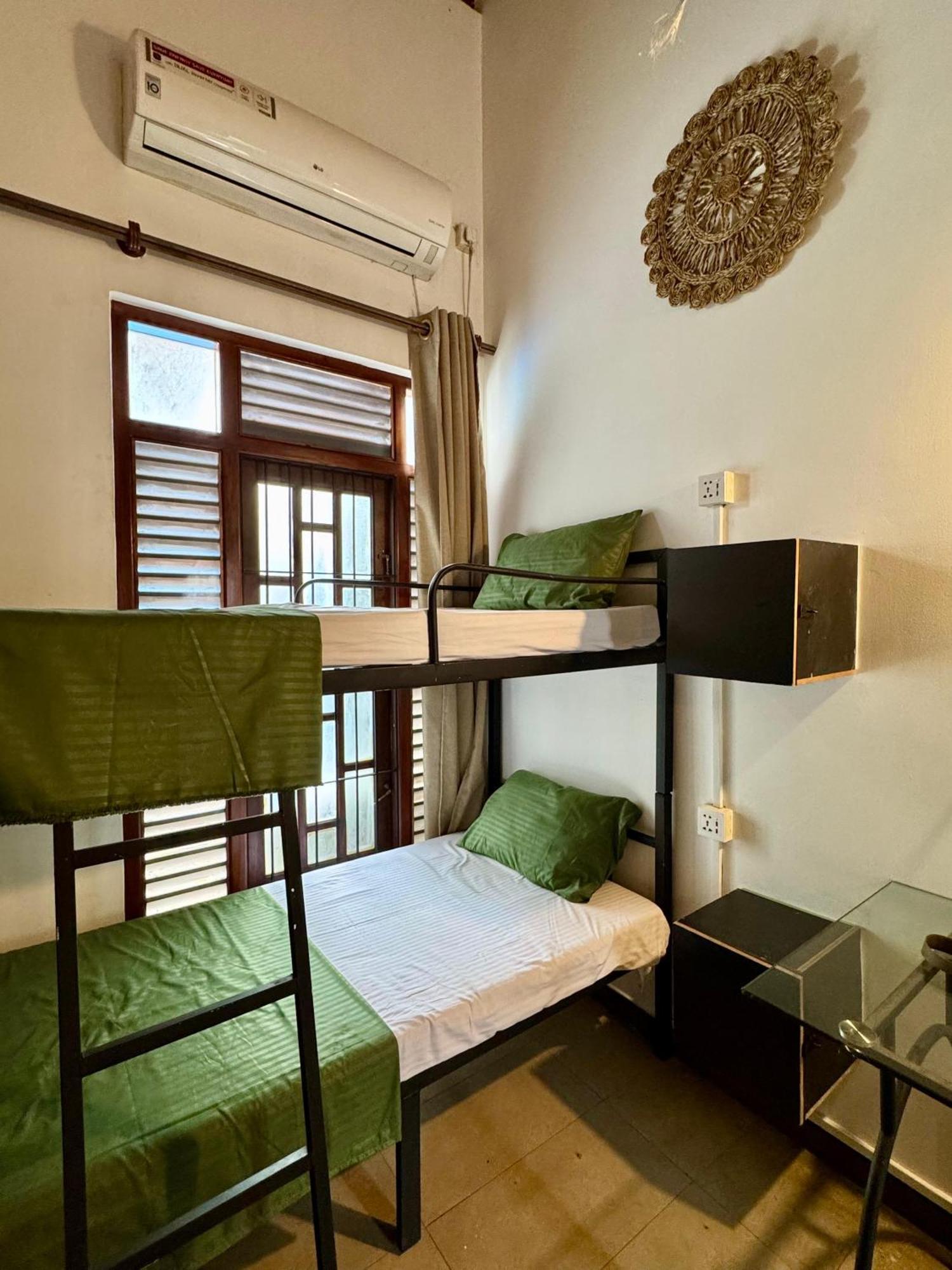 Hari Hari Hostel Weligama Bagian luar foto