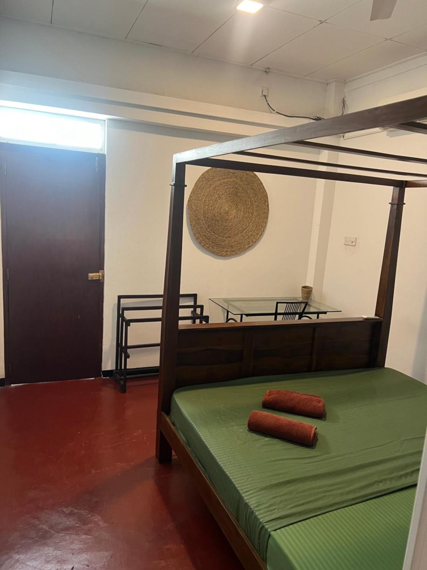 Hari Hari Hostel Weligama Bagian luar foto