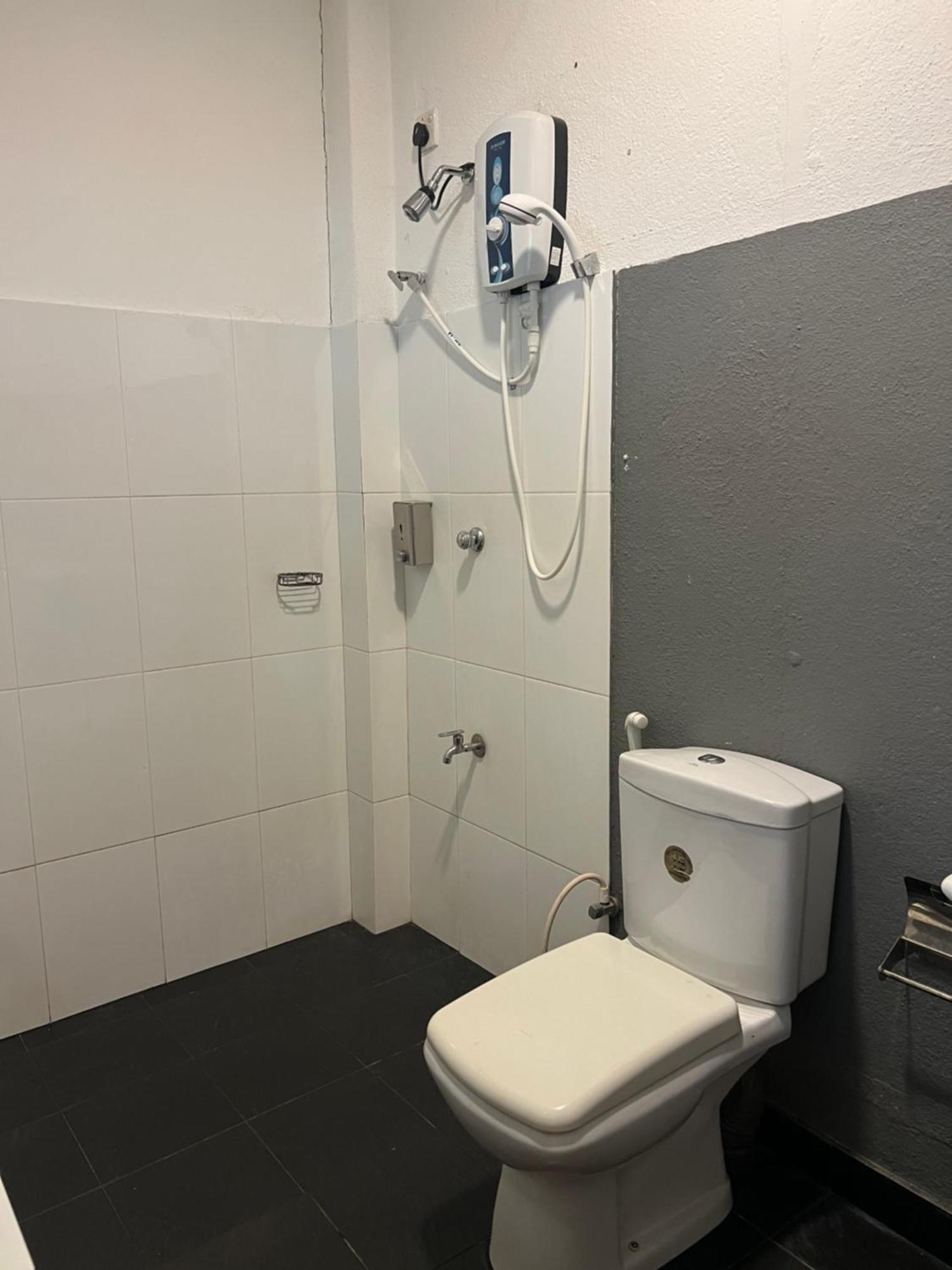 Hari Hari Hostel Weligama Bagian luar foto
